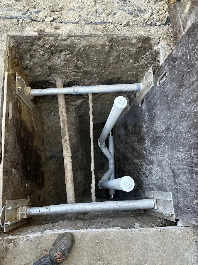 Experienced plumber completing Drain Cleaning work in Garden Ridge